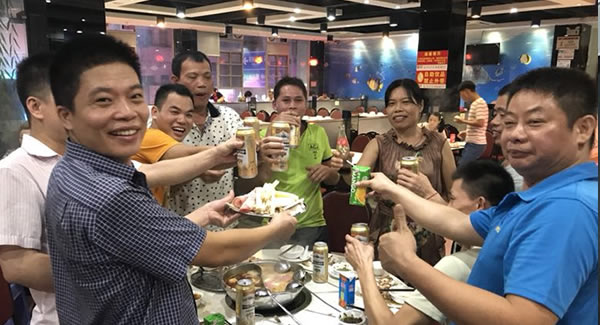 加強(qiáng)公司文化建設(shè),打造東莞合頁,東莞鉸鏈品牌,員工精神物質(zhì)雙豐收