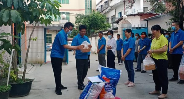 尊重勞動，致敬勞動者|廣有五金&東莞合頁?