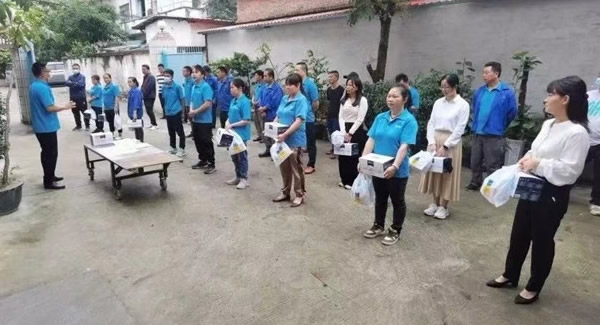 致敬勞動者，感悟勞動的意義|廣有五金&東莞合頁