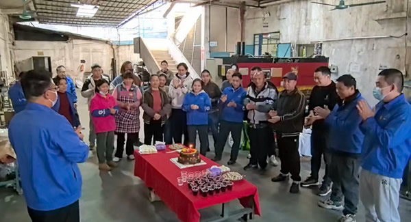共筑溫馨生日會，凝聚和諧企業(yè)情|廣有五金&東莞合頁?
