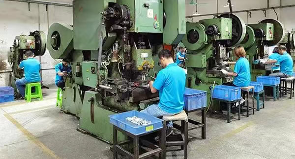 選合頁(yè)別糾結(jié)！廣有合頁(yè)閉眼入|廣有五金&東莞合頁(yè)?